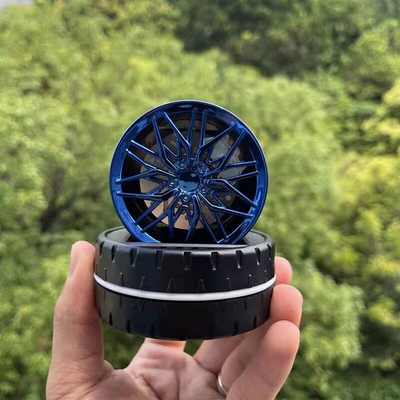 车载香水太阳能旋转轮胎香薰摆件车内固体香薰汽车装饰淡香用品
