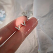 S925纯银镀14K金耳钉女 网红气质百搭简约小巧满钻V字耳钉耳饰