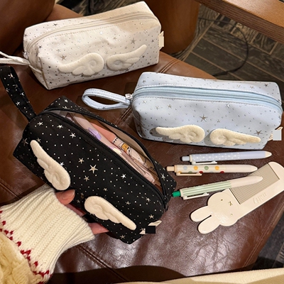 ins可爱星星笔袋女生高颜值新款大容量化妆包便携学生文具收纳袋