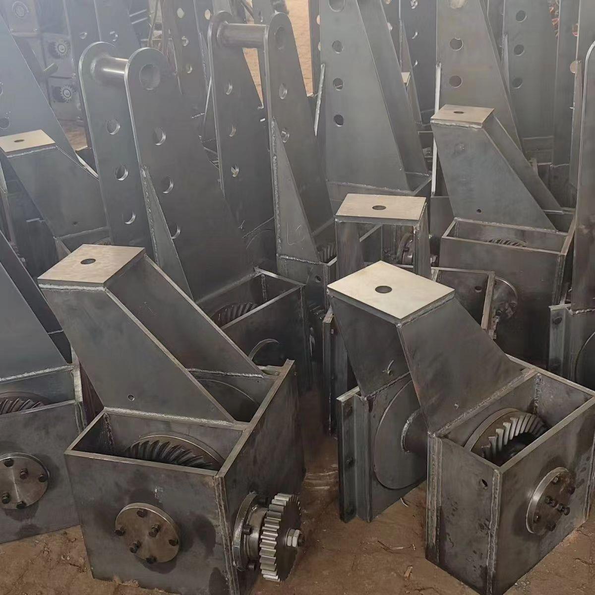 拖拉机机械绞盘拉木头自救绞盘