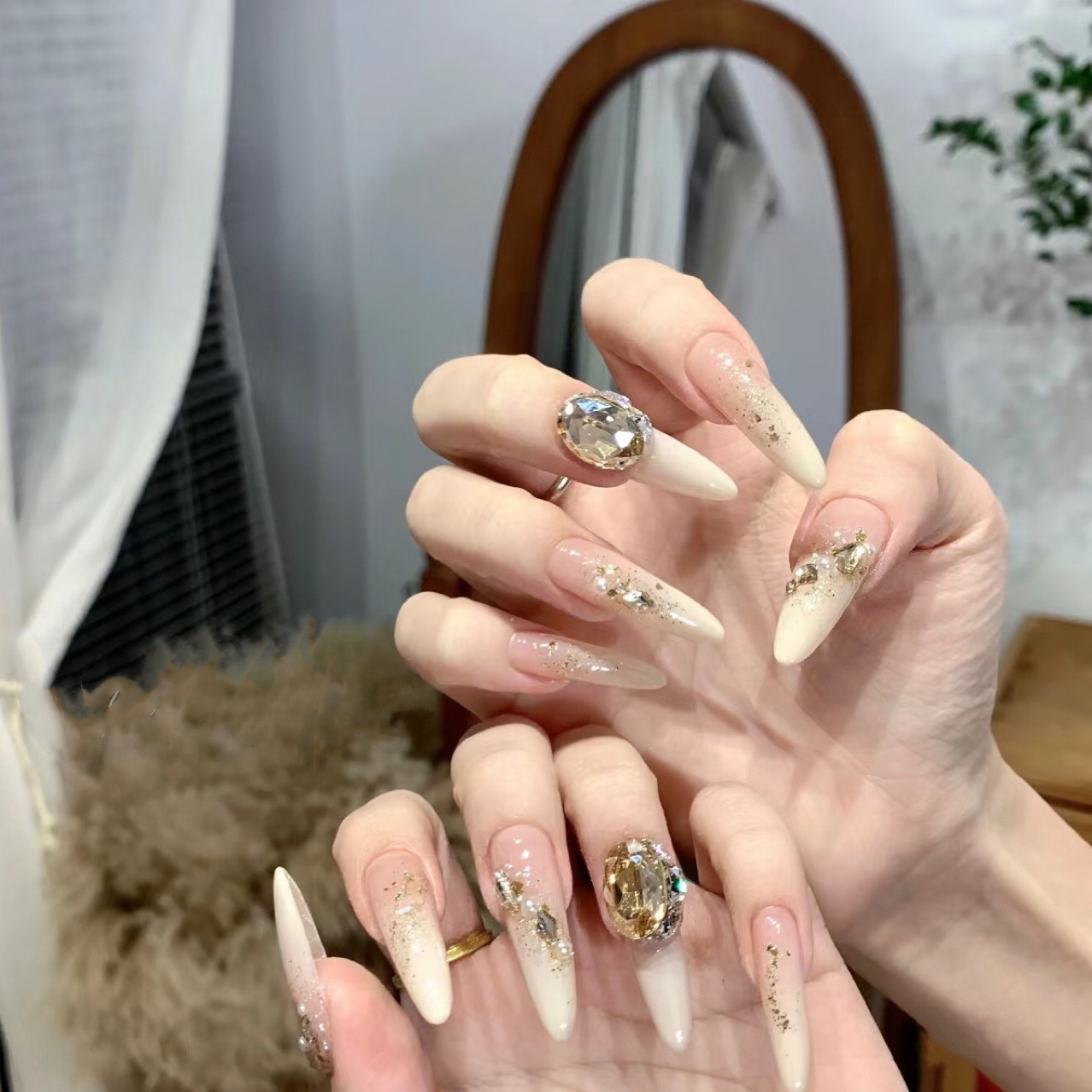 纯手工美甲穿戴甲奶白香槟渐变美甲贴片显白假指甲光疗甲可拆卸