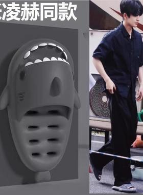 拖鞋张凌赫泳池浴室洗澡男女家居高颜值上班2025爆款漏水防滑