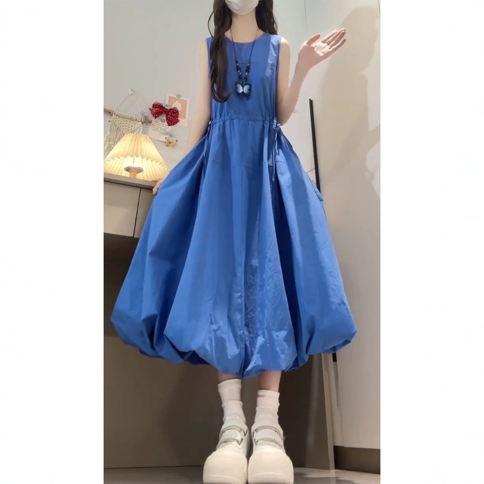 法式蓝色无袖背心连衣裙子女夏季2026新款巨好看漂亮掐腰花苞长裙