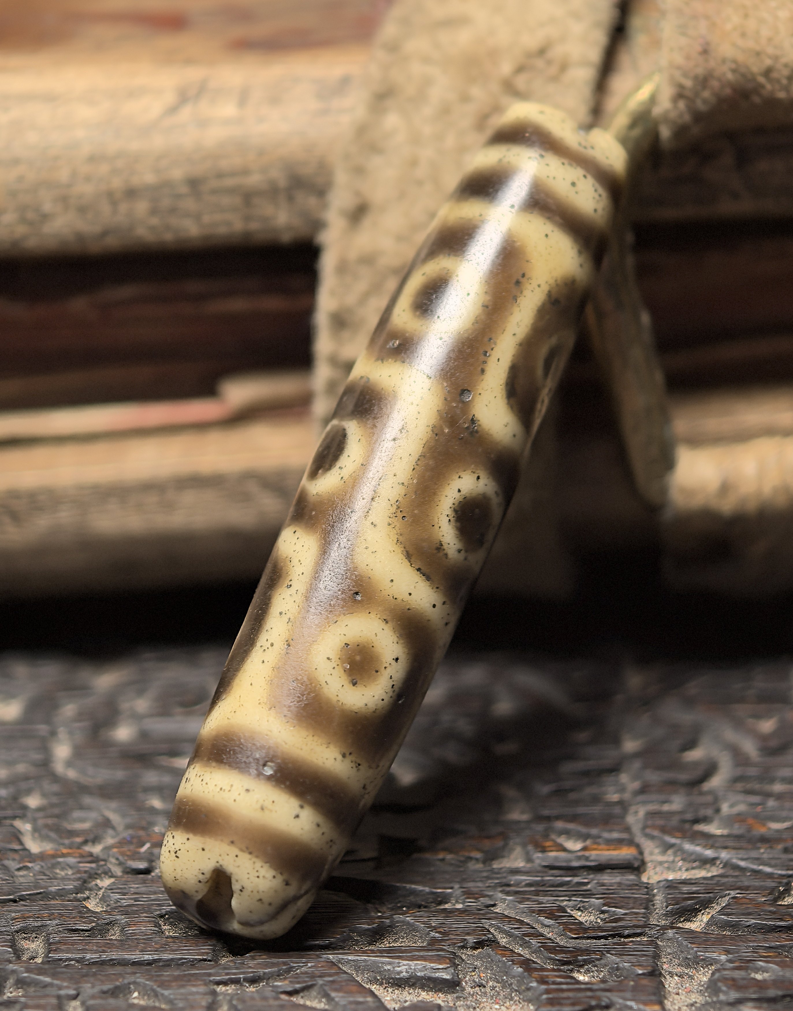 清代百年藏地修持【老料器九眼天珠】懂的拍