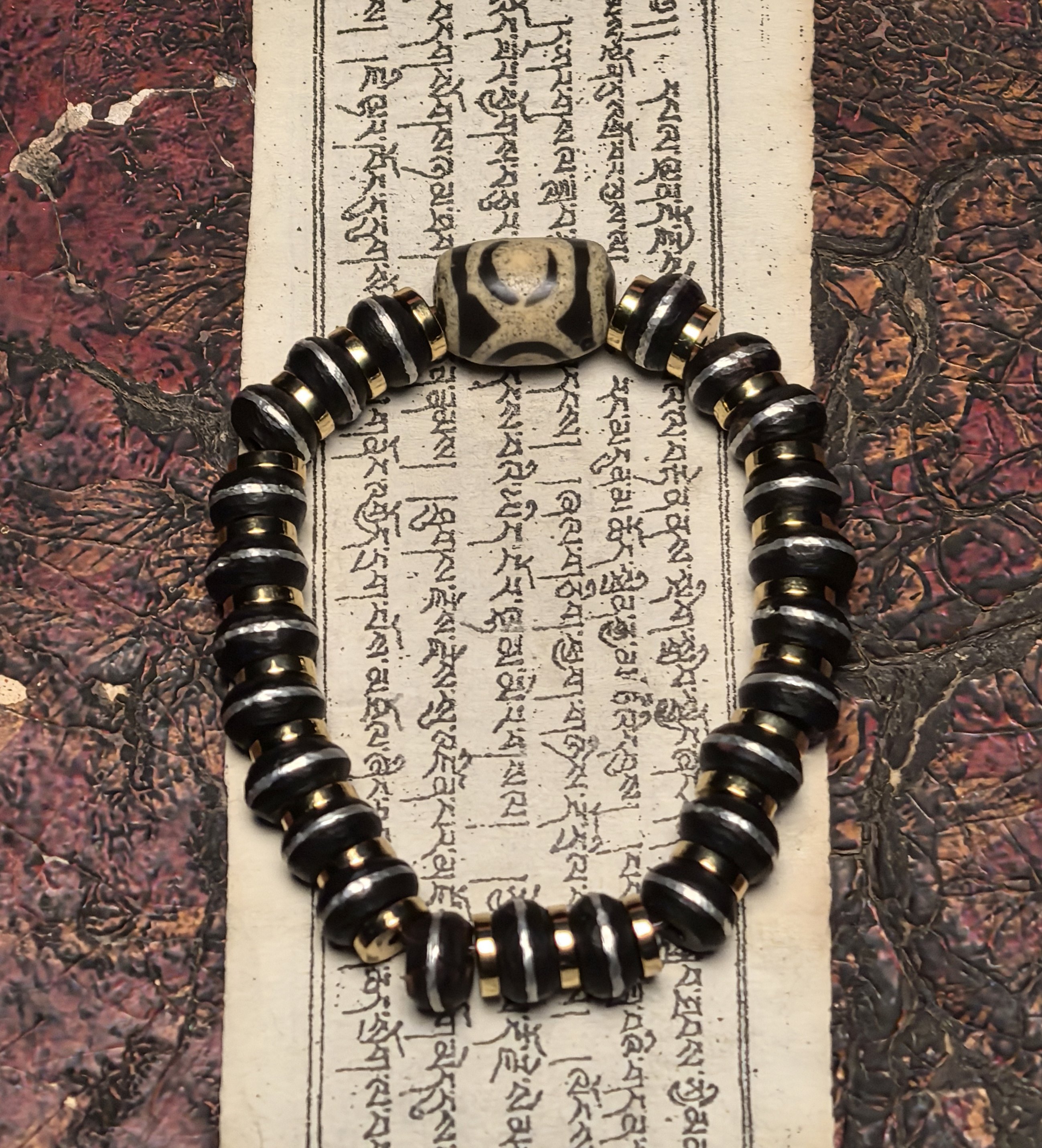 清末民初藏地瑜伽士修持【老料器三眼天珠】搭配镶嵌老乌木手串