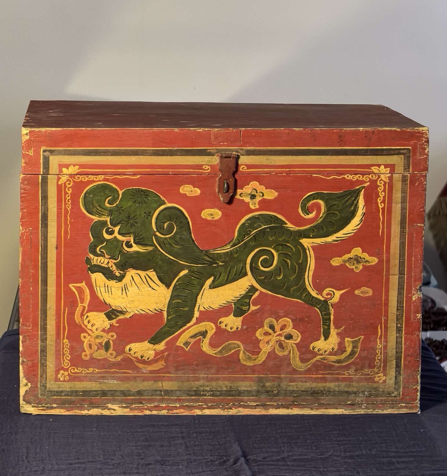 藏地结缘【手绘雪狮唐卡老箱子】手工木制大尺寸 恭候结缘