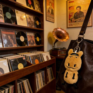 马年牛马也要坚持努力抽象毛绒玩偶钥匙扣挂件丑萌公仔包包挂饰