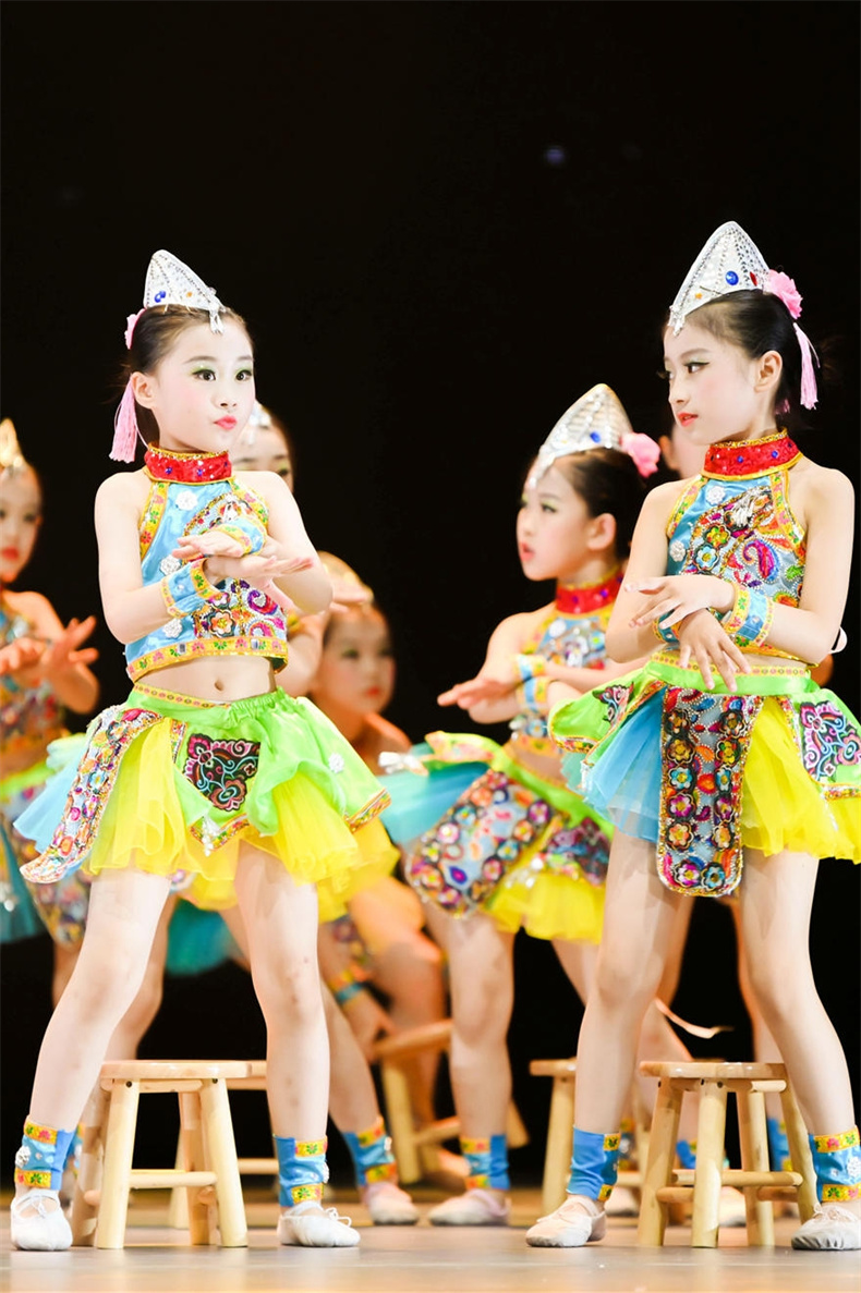抖音紫金舞蹈夏日里的滴滴调同款民族儿童演出服元旦表演服装音乐