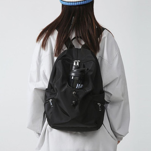 旅行双肩包男女同款百搭时尚轻便爬山背包户外休闲运动登山包黑色