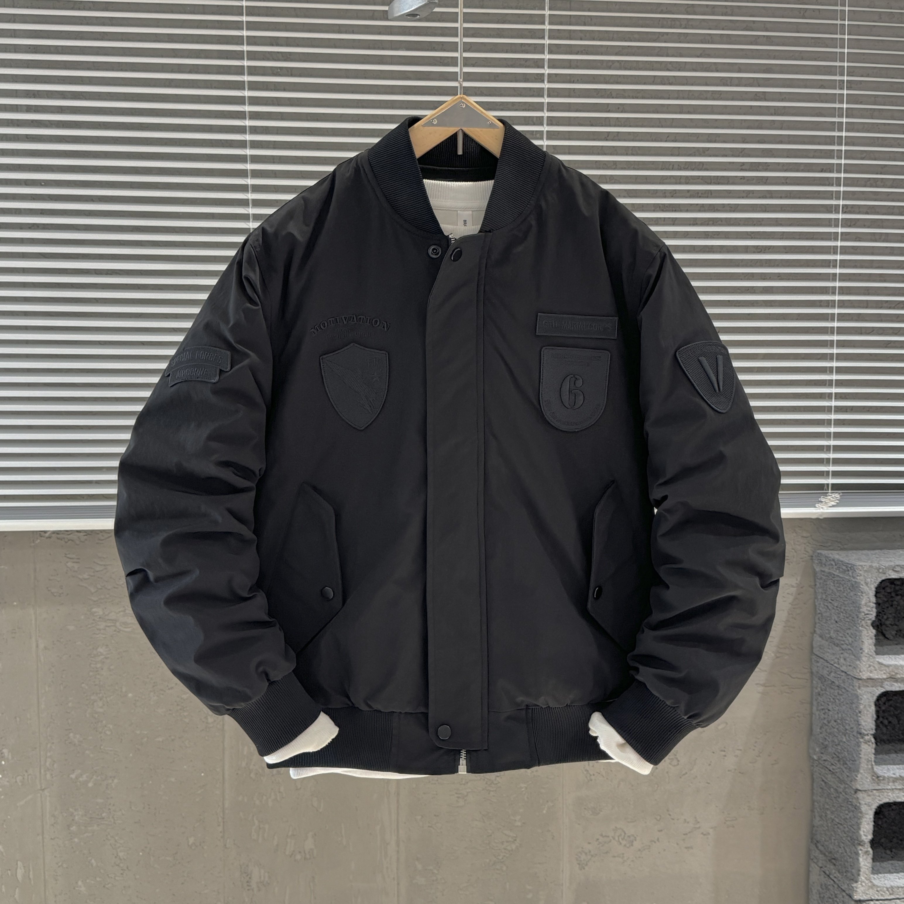 【香港·尊荣定制】冬季棒球领羽绒服男款徽章刺绣鸭绒棒球服外套