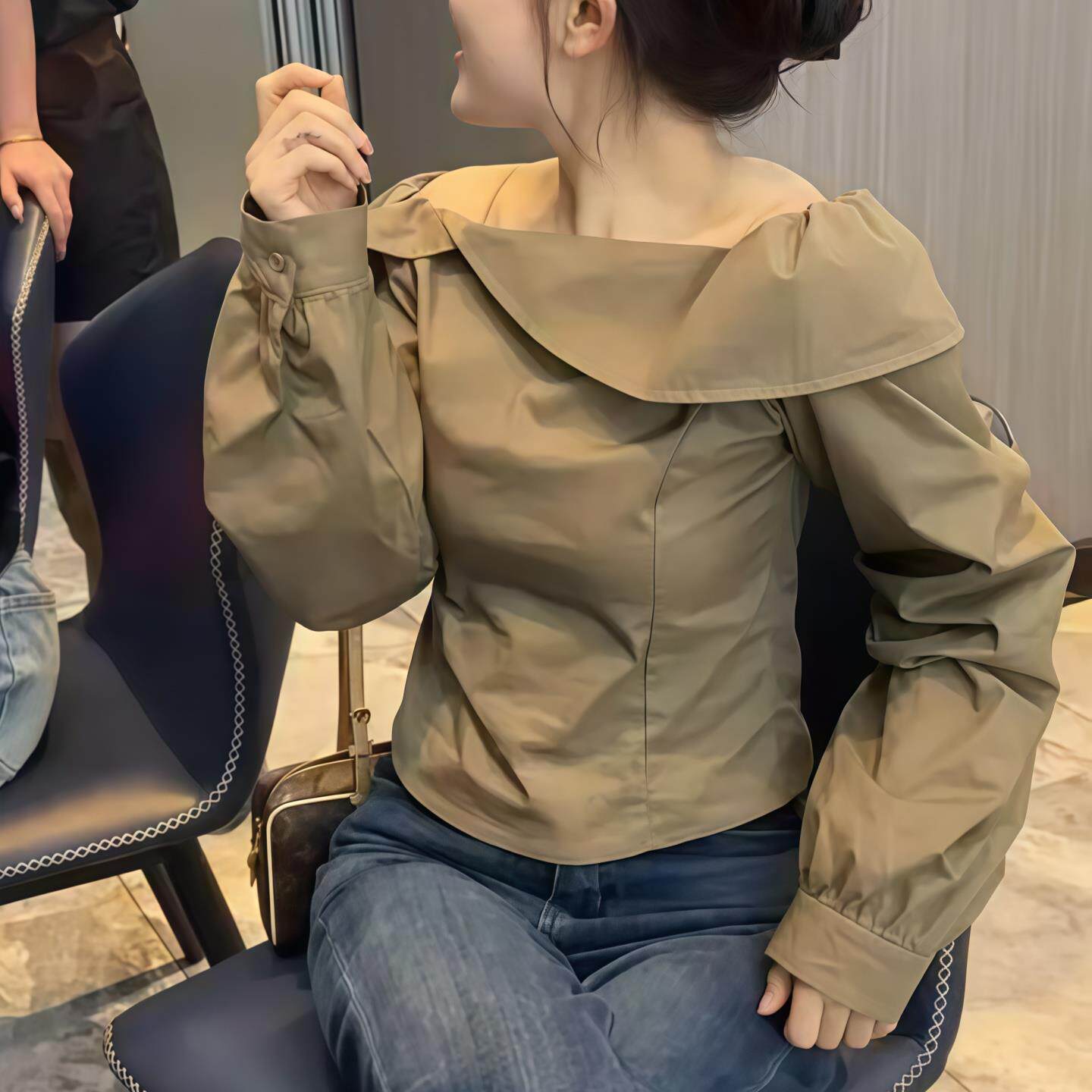 JOYIASS荷叶边一字肩长袖衬衫女2025新款初秋收腰显瘦小衫别致漂
