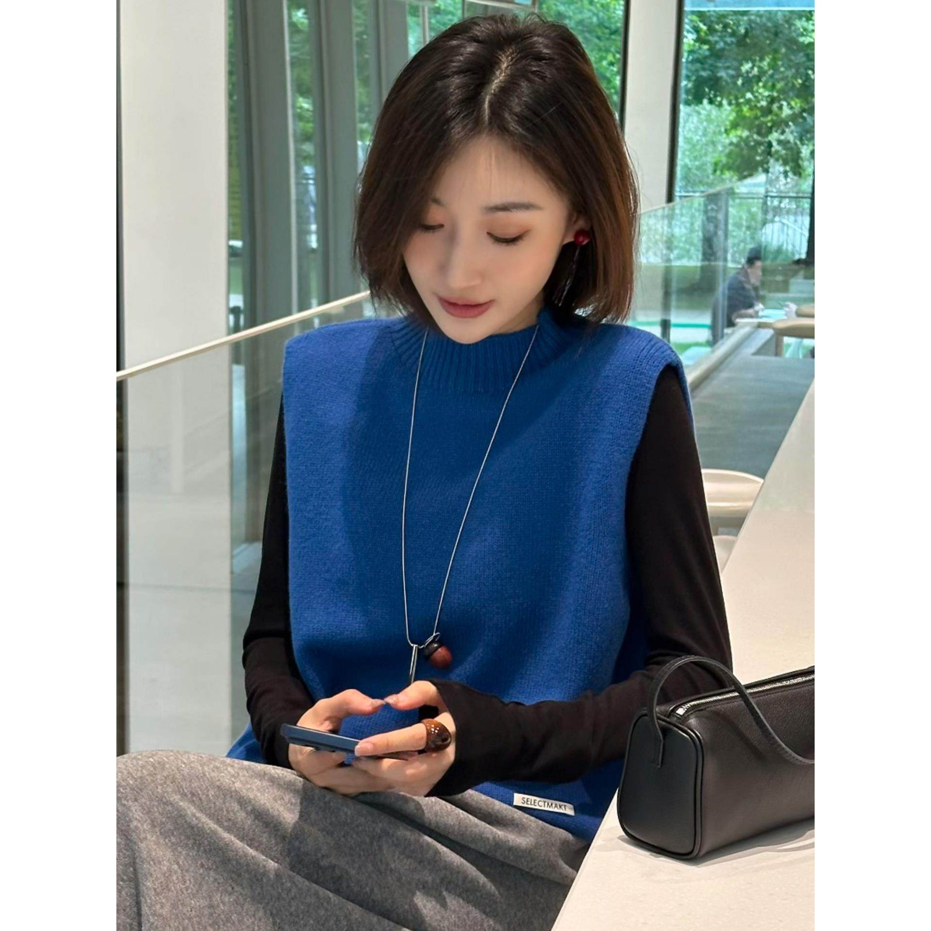 JOYIASS后背镂空系扣针织马甲女2025新款秋季半高领无袖蓝色背心