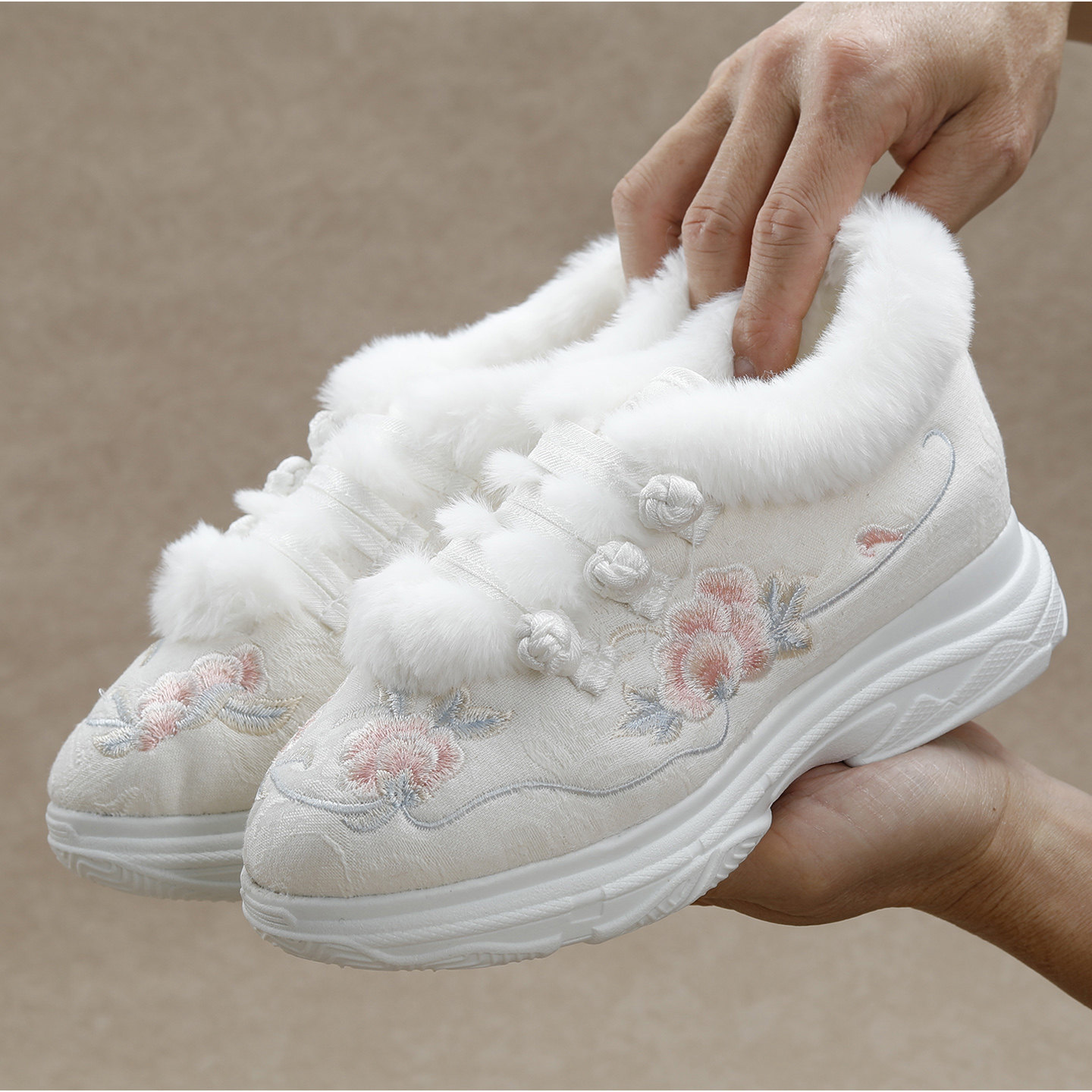 秋冬小白鞋加绒老北京布鞋绣花鞋内增高百搭运动鞋旅游民族风棉鞋,女鞋,绣花鞋,淘宝优惠券,粉丝福利购,淘宝优惠卷