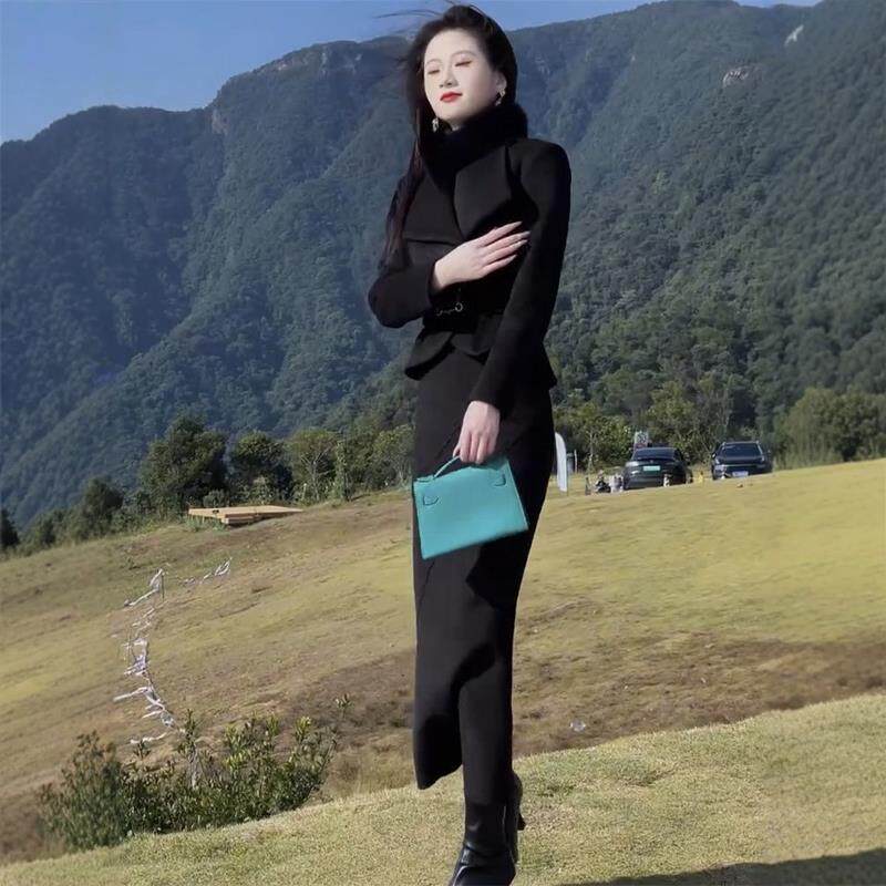 BLLOUKE网红爆款时尚套装裙女2025秋冬新款赫本风高端通勤显瘦外