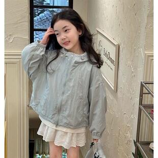 女童韩版洋气风衣外套2026夏季新款儿童百搭休闲连帽防晒冲锋衣潮