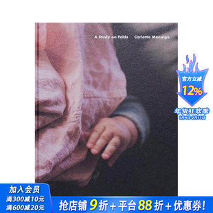 【现货】英文原版 卡洛塔·马奈戈：褶皱研究 【Season Series】Carlotta Manaigo：A Study on Folds 摄影正版进口书画册