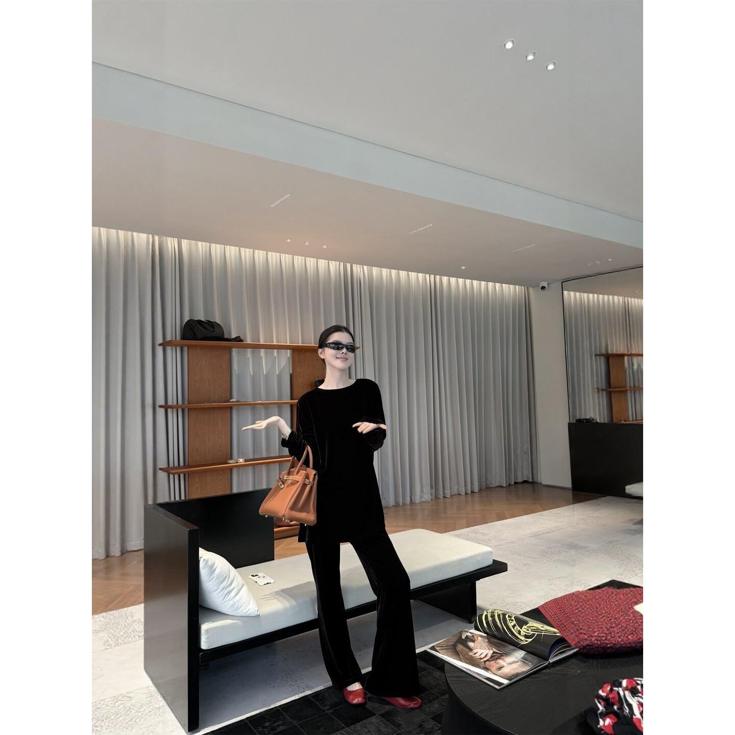 摩登197丝绒女秋冬长袖两件套