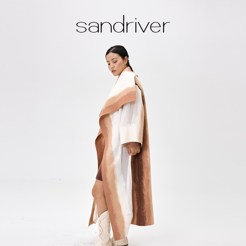 sandriver沙涓25年秋冬新品真丝羊绒相拼手工毡女大衣宽松版外套