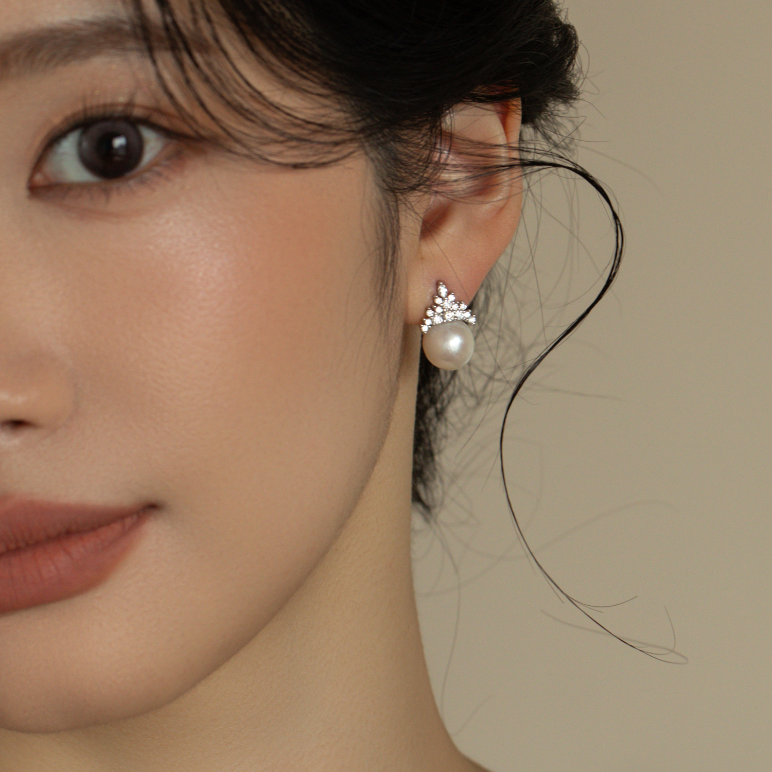 S925银耳钉女黄冠珍珠银耳环