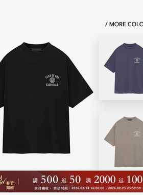 FOG Essentials 24FALL HOLIDAY 胸口撞色弧形小LOGO印花短袖T恤