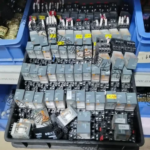 正品施耐de继电器，型号RXM2LB2BD，底座RXZE1M2 议价再拍 拆机件