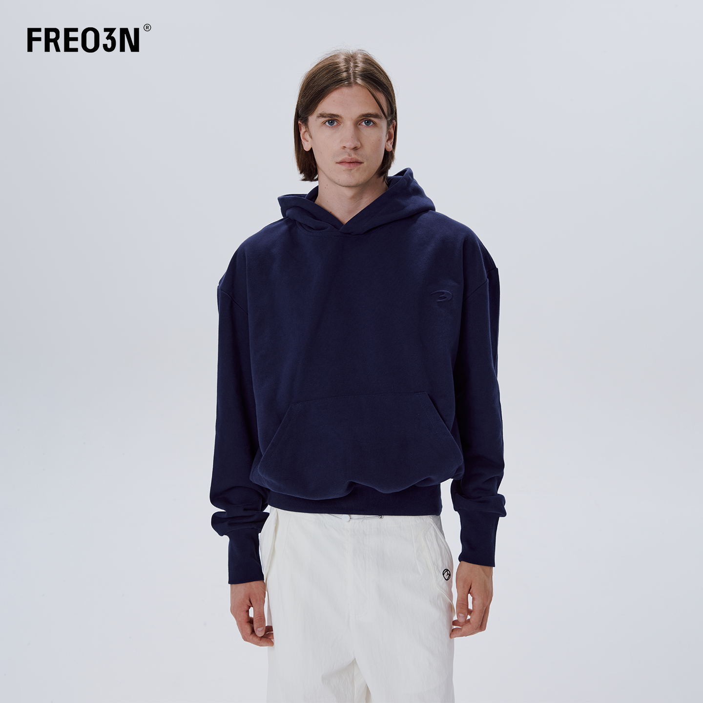 连帽设计，运动休闲，面料柔软