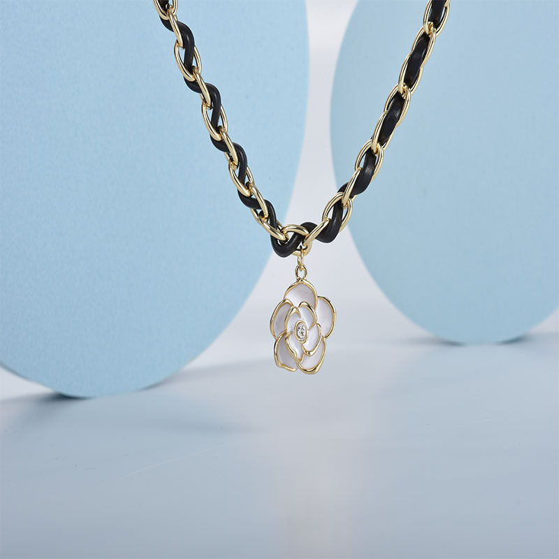 简梵洛黑色百搭锁骨链2021年新款潮手工编织链条感山茶花颈项链女
