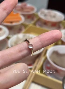 一汪清泉~冰透白玉髓蛋面