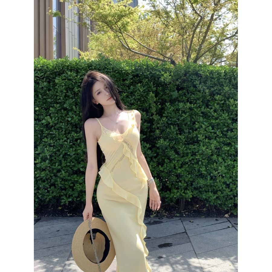 荷叶边黄色吊带连衣裙女