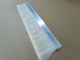 铝合金羊毛条刷机械设备清洁毛刷门底密封毛刷条自动扶梯条刷厂家