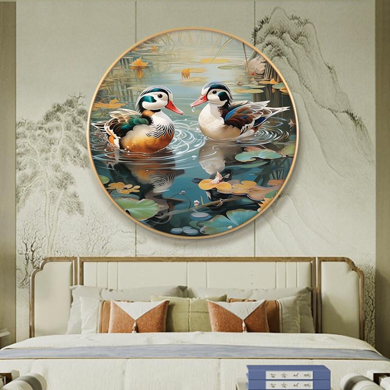 鸳鸯戏水装饰画卧室床头挂画圆形夫妻情侣恩爱荷花图寓意好厂家