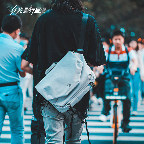 GYXX/光影行星阿波罗air斜挎包男款单肩包背包潮牌胸包邮差电脑包 - 封面