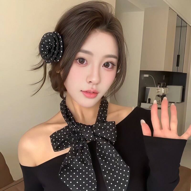 黑色波点丝巾轻奢高档小方巾女系脖发带春季新款百搭时尚搭配衬衫