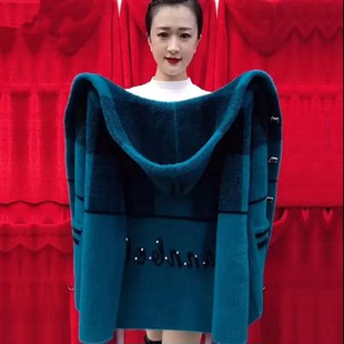 秋冬款外套女水貂绒加绒加厚上衣中老年宽松洋气连帽保暖毛呢大衣