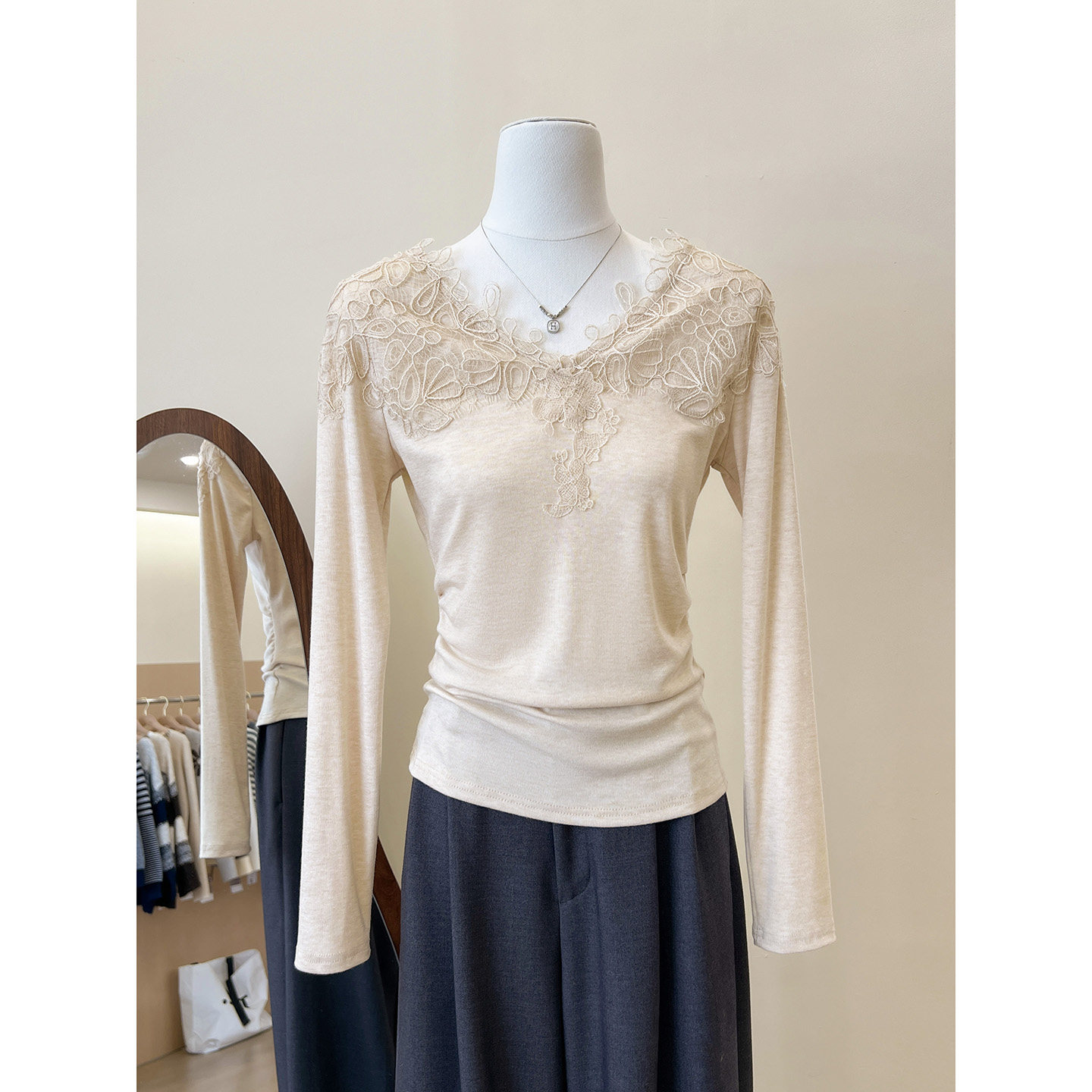 拾依集蕾丝拼接高级感上衣女春小众设计感长袖T恤温柔风打底小衫