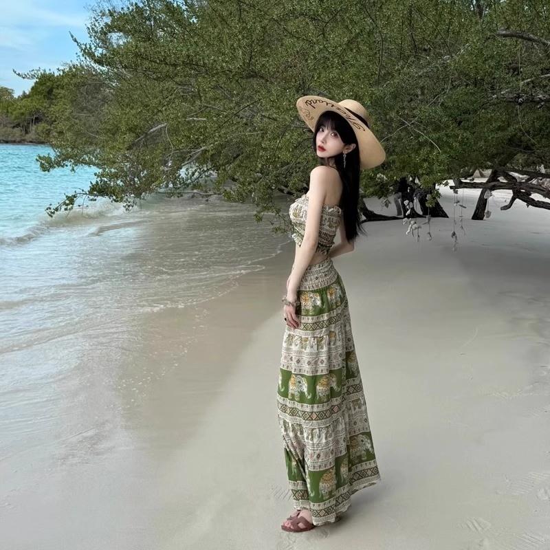 BLLOUKE云南旅游穿搭套装绿色抹胸上衣半身裙两件套泰国海边度假