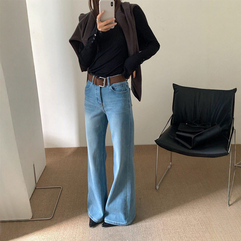 浅蓝色高腰微喇叭牛仔裤女2026春季新款不贴腿显瘦垂感拖地长裤子