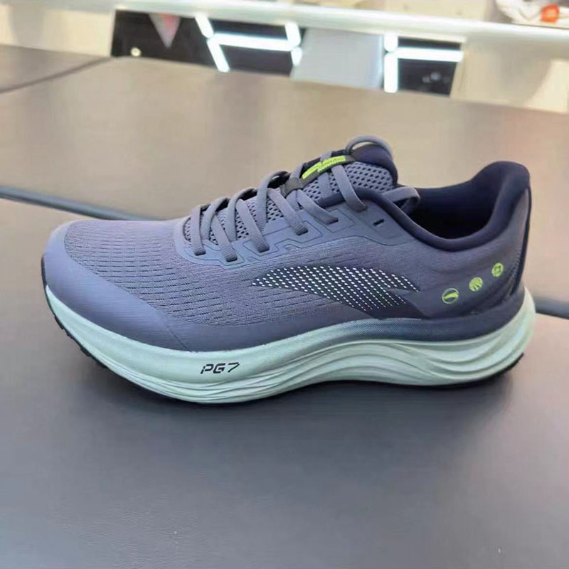 安踏旅步2S防滑耐磨运动休闲跑鞋