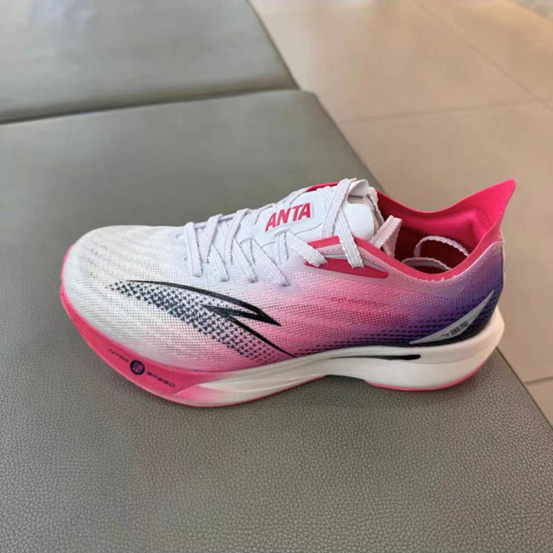 安踏儿童骇浪4防滑耐磨运动跑鞋