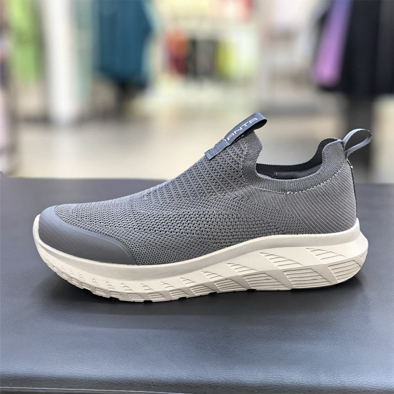 安踏舒适网面透气健步训练鞋