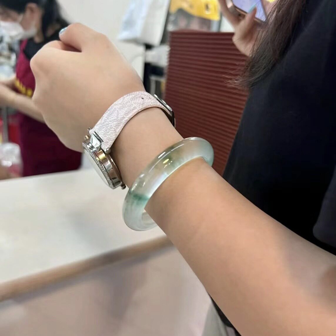 冰种翡翠飘花正圈玉镯子天然a货冰透飘绿花翡翠手镯女正品带证书