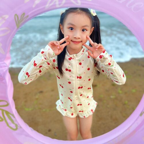 英国潮牌夏季女童连身泳衣长袖防