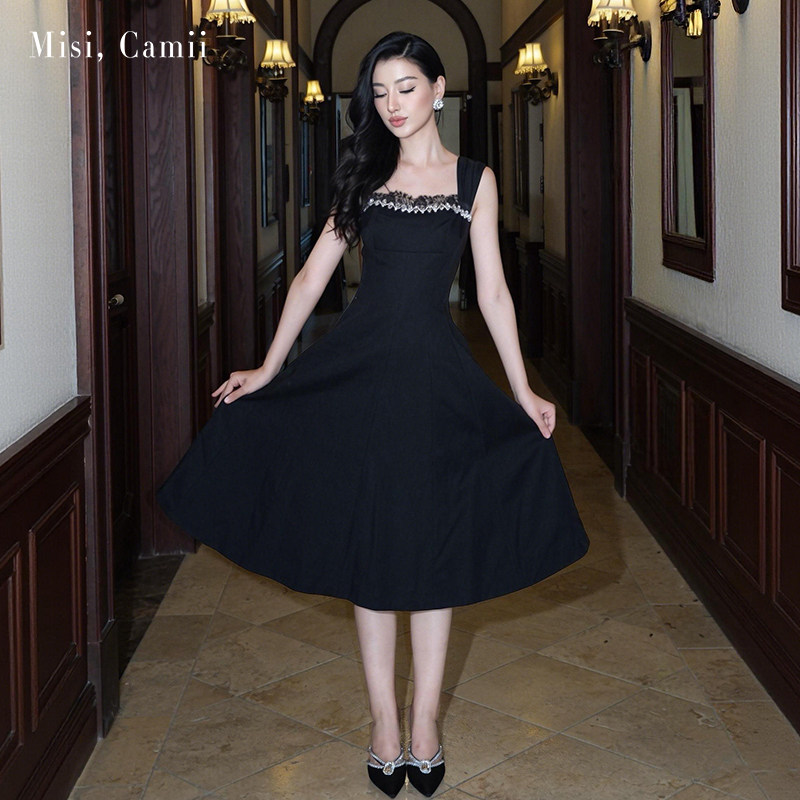 Misi.Camii方领蕾丝边长款连衣裙
