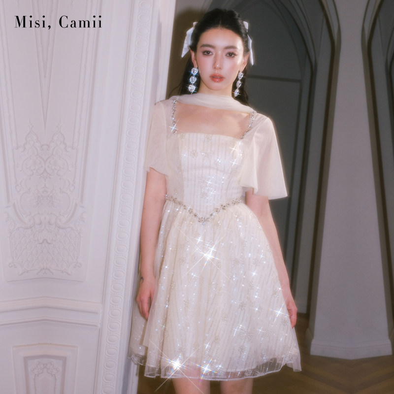 Misi,Camii方领飘带珠片礼服裙图片