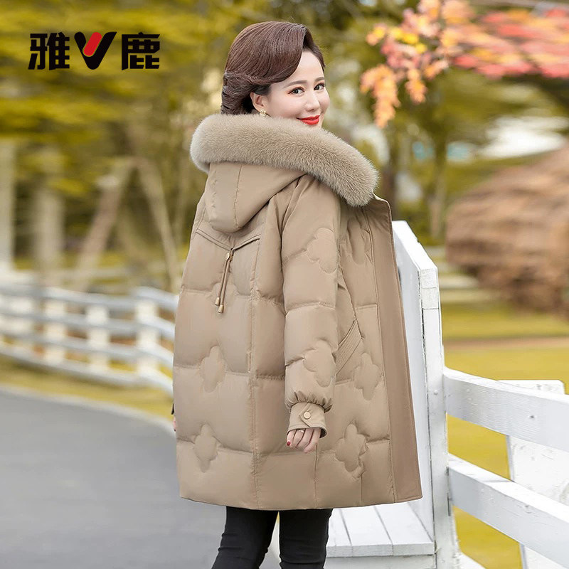 雅鹿中长款狐狸毛领妈妈装羽绒服