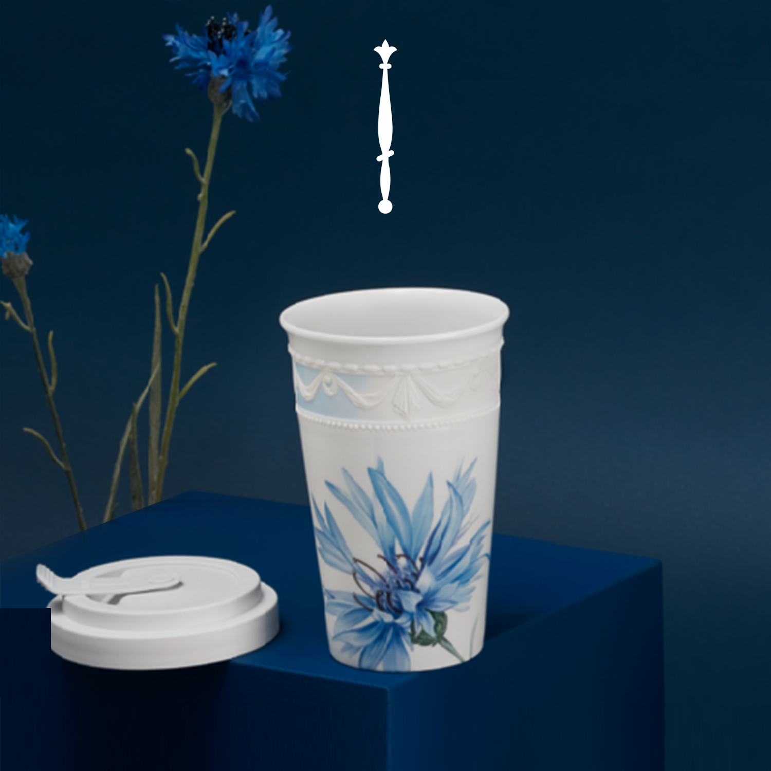 德国皇家KPM矢车菊限量随行杯库尔兰素瓷粉彩带皮革防烫杯套背带