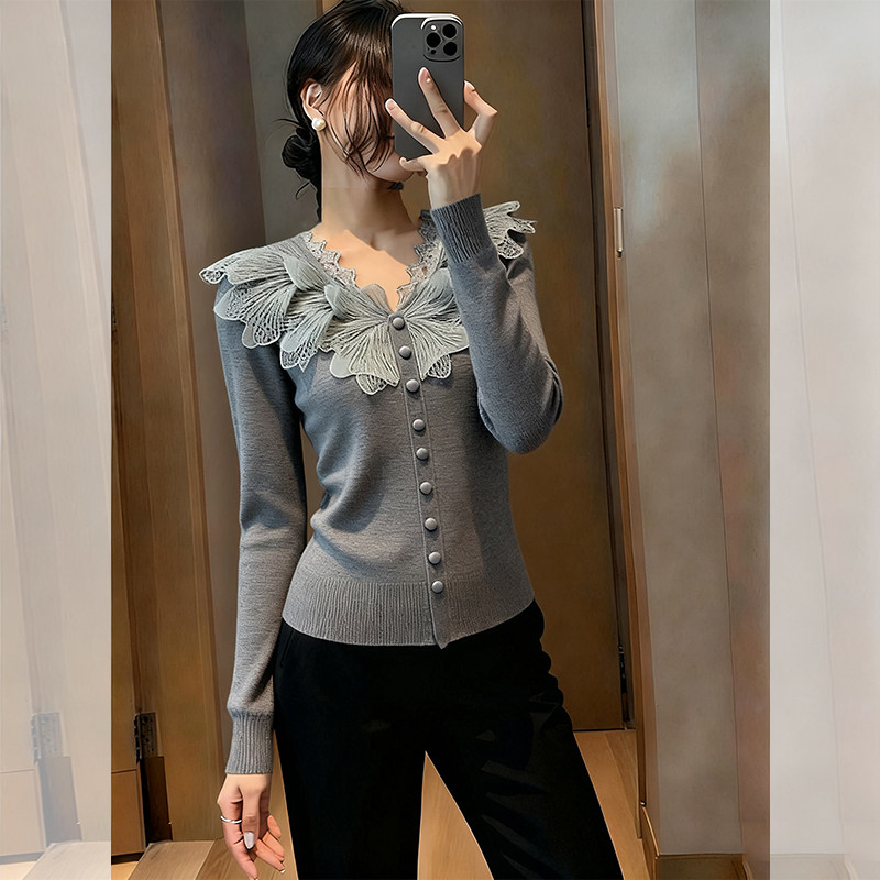 ROUMIKL精致风灰色蕾丝拼接V领针织衫女2025年秋季新款简约舒适内