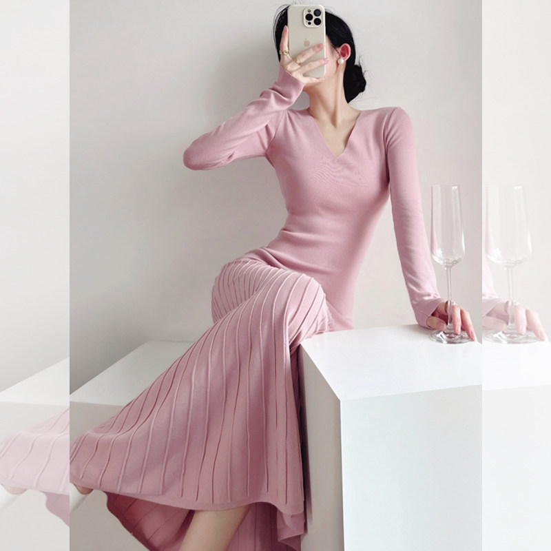 ROUMIKL温柔风粉色V领针织连衣裙女款秋季新款高级感紧身显身材鱼