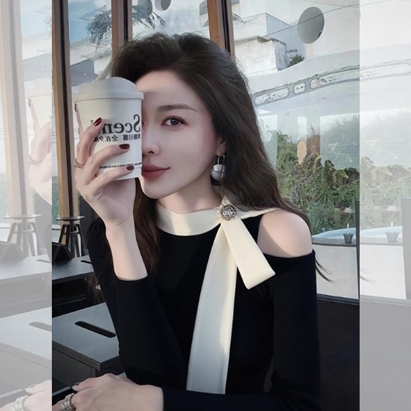 ROUMIKL黑色蝴蝶结绑带露肩针织衫长袖女款秋季新款今年流行漂亮