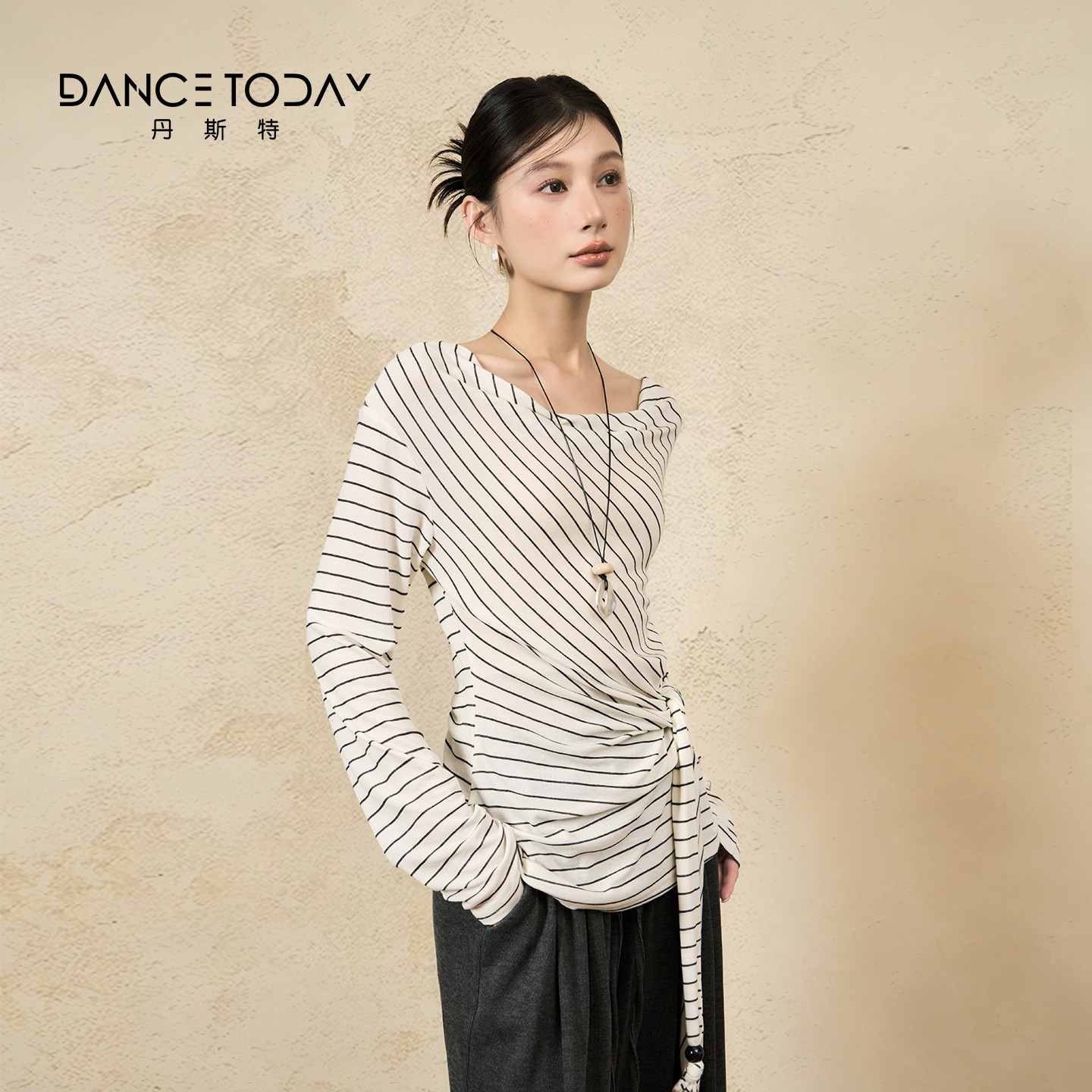 【直降】dancetoda现代舞蹈练功服女春白色条纹露肩绑带长袖上衣